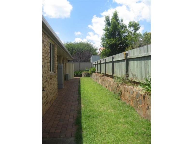 8 Hoad Court, Rangeville QLD 4350