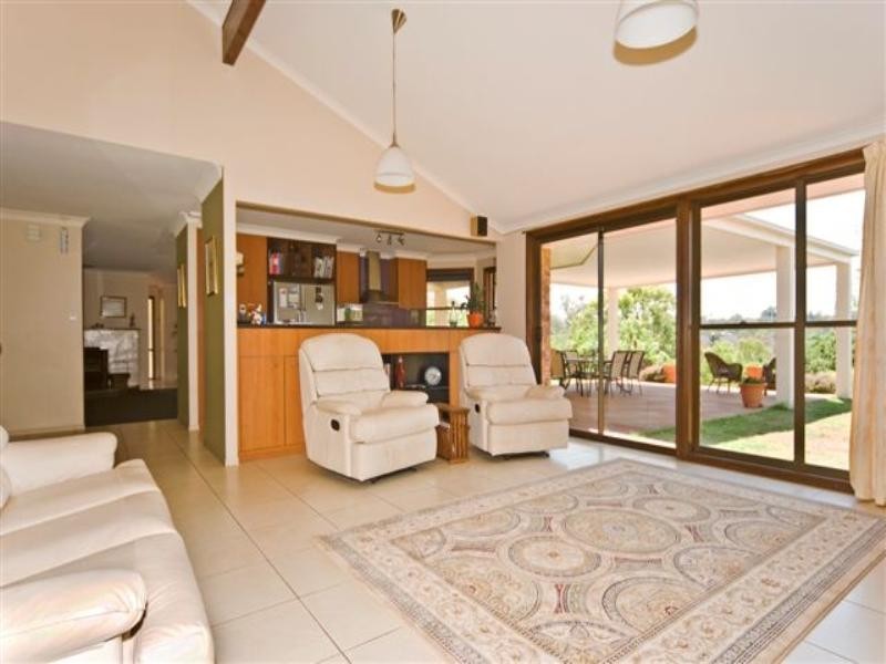 6 Spring Street, Middle Ridge QLD 4350