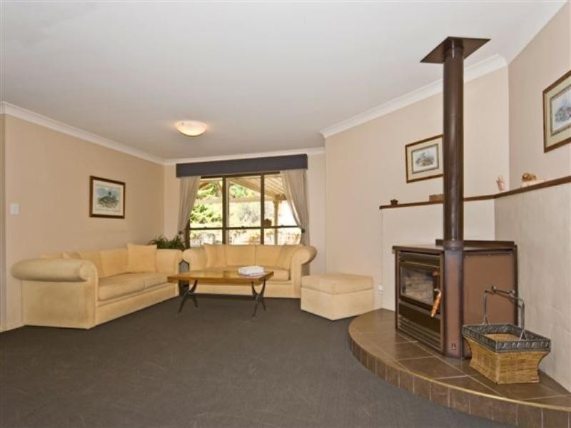 6 Spring Street, Middle Ridge QLD 4350