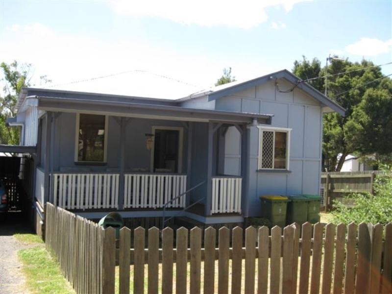 13 Swallow Court, Newtown QLD 4305