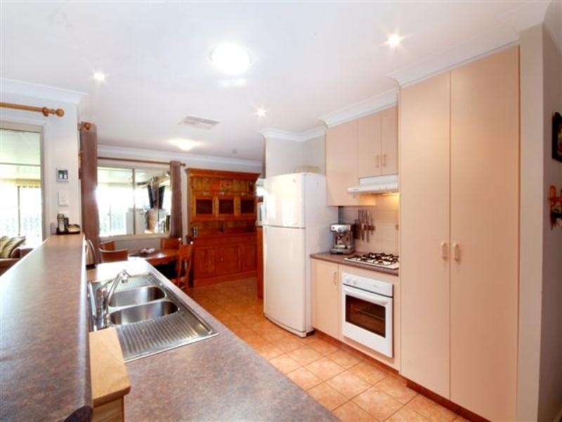 1 Jakirralee Court, Middle Ridge QLD 4350