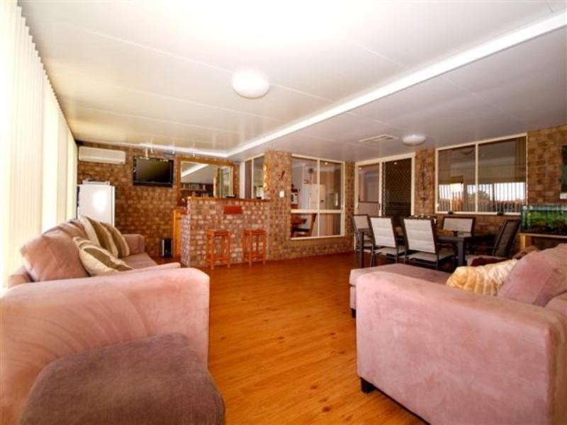 1 Jakirralee Court, Middle Ridge QLD 4350