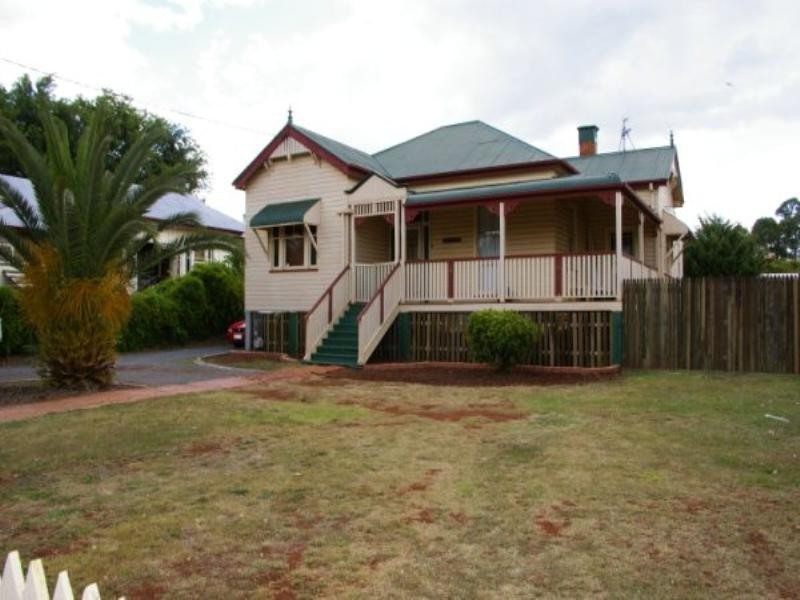 71 West Street, Newtown QLD 4350