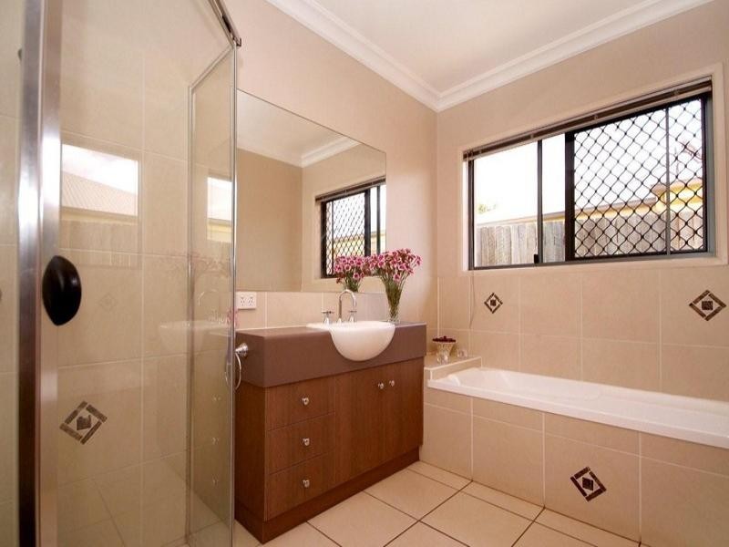 14 Howard Street, Middle Ridge QLD 4350