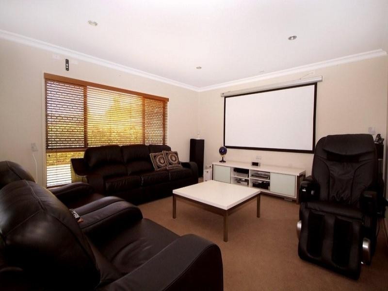 14 Howard Street, Middle Ridge QLD 4350