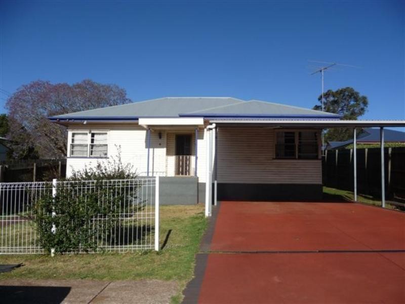 4 Llewellyn Street, Centenary Heights QLD 4350