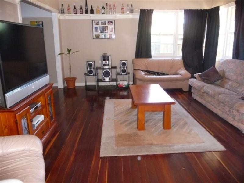 4 Llewellyn Street, Centenary Heights QLD 4350