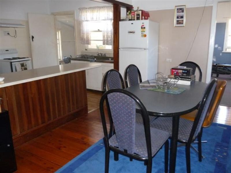 4 Llewellyn Street, Centenary Heights QLD 4350