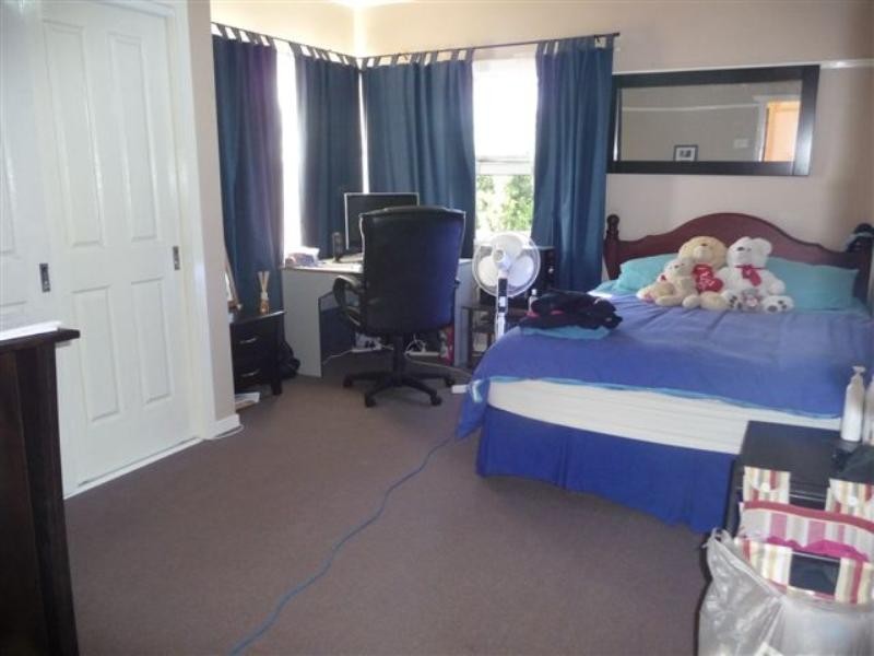 4 Llewellyn Street, Centenary Heights QLD 4350