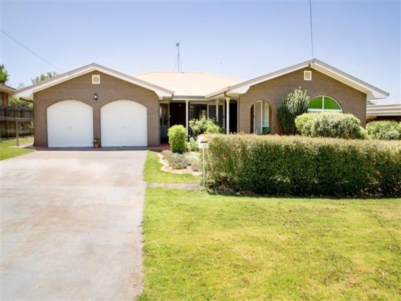 17 Knockator Crescent, Centenary Heights QLD 4350