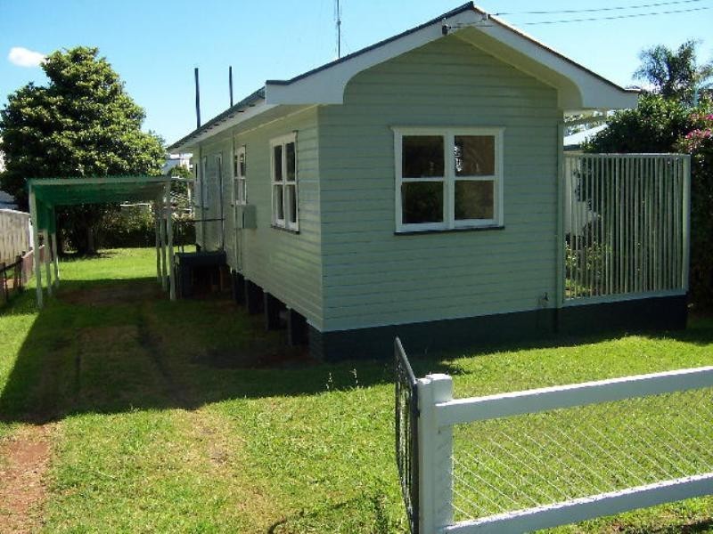 4 Robsart Street, North Toowoomba QLD 4350
