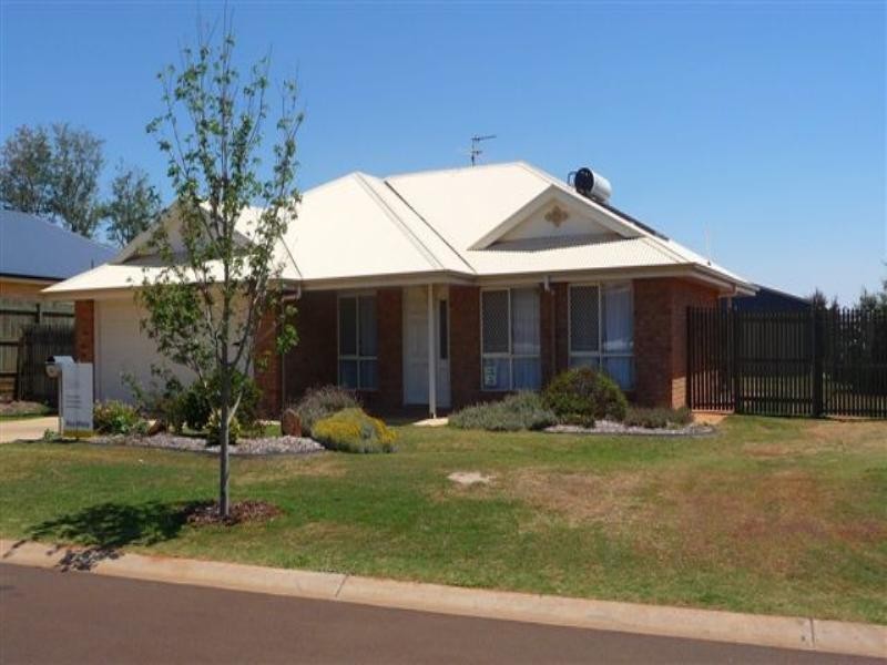 28 Nioka Drive, Highfields QLD 4352
