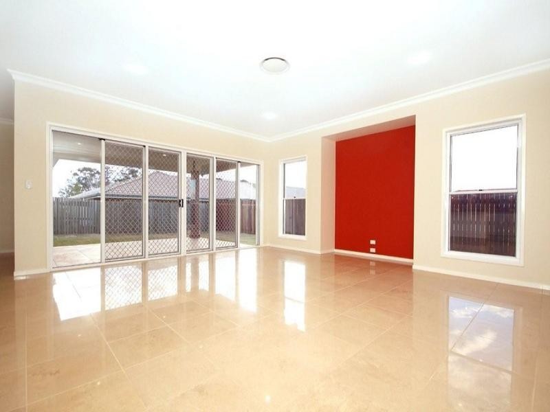 9 Fallon Drive, Middle Ridge QLD 4350