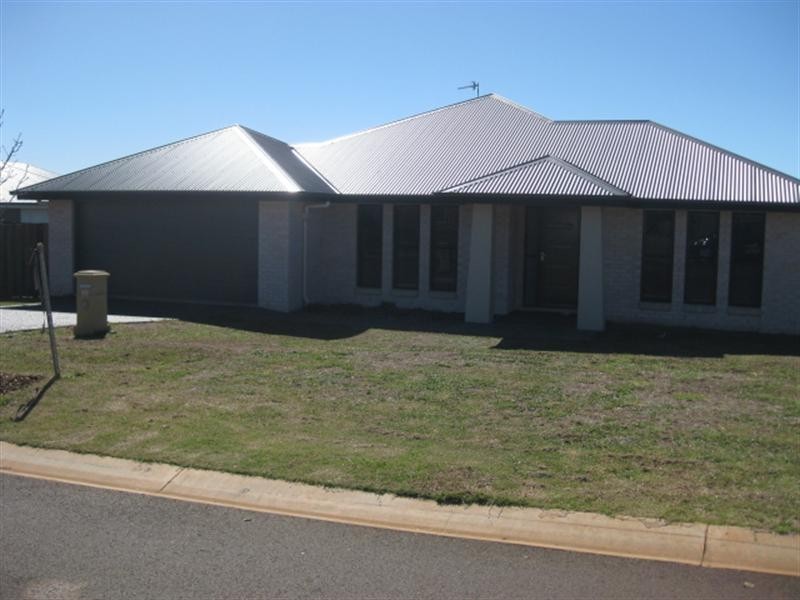 10 Quail Court, Highfields QLD 4352