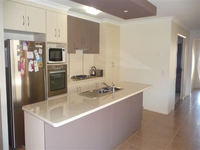 16 Beardsworth Court, Middle Ridge QLD 4350