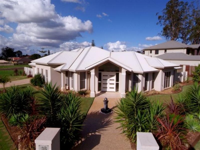 3 Nita Close, Middle Ridge QLD 4350