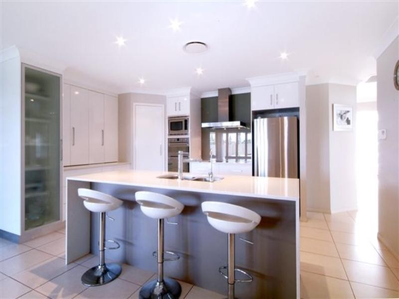 3 Nita Close, Middle Ridge QLD 4350