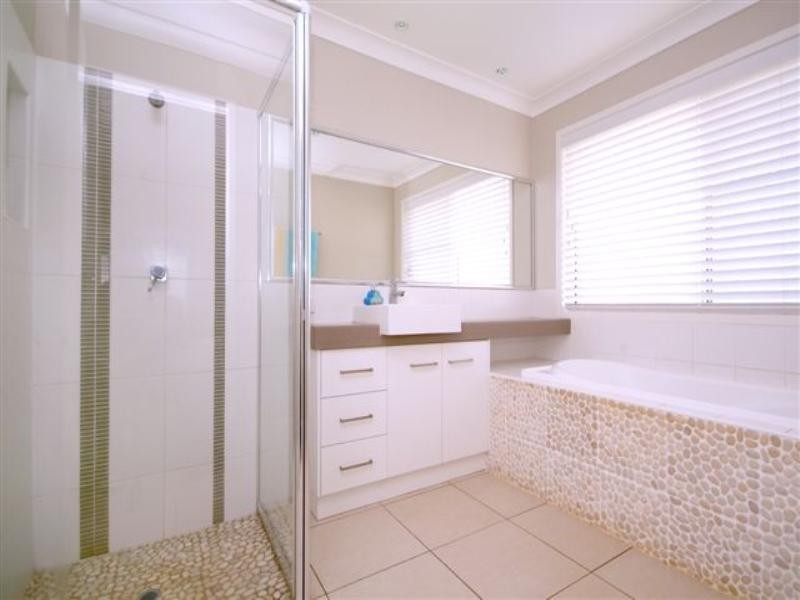 3 Nita Close, Middle Ridge QLD 4350