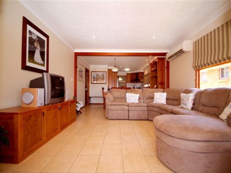 27 Skehan Street, Centenary Heights QLD 4350