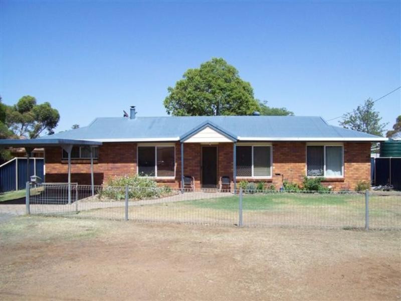 38 York Street, Oakey QLD 4401