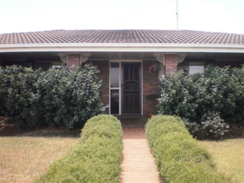 17 Hinkler Crescent, Wilsonton QLD 4350