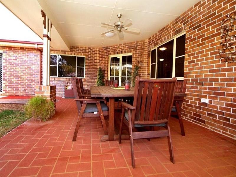 2 Howard Street, Middle Ridge QLD 4350