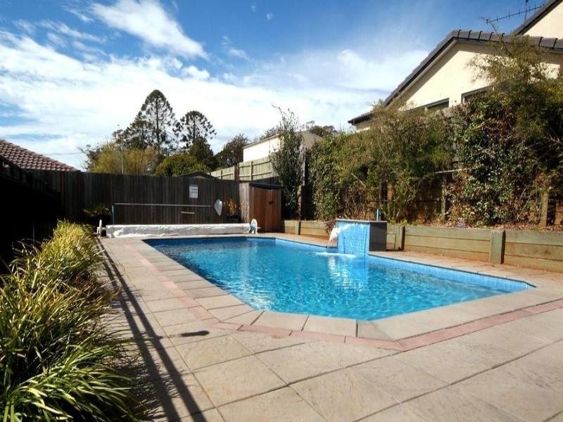 2 Howard Street, Middle Ridge QLD 4350