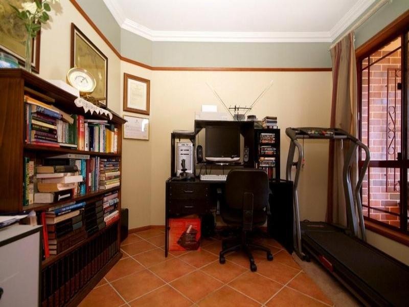 2 Howard Street, Middle Ridge QLD 4350