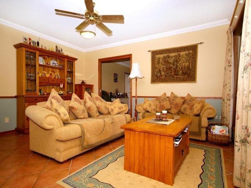 2 Howard Street, Middle Ridge QLD 4350