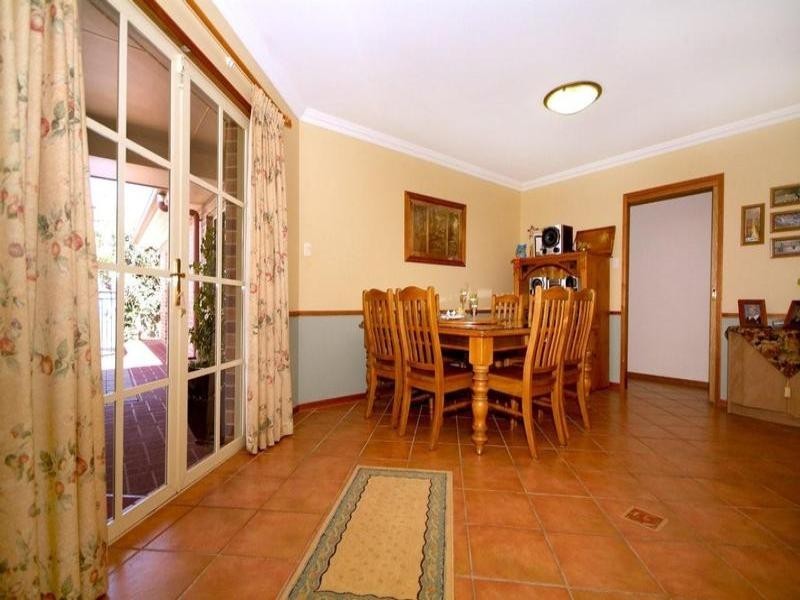 2 Howard Street, Middle Ridge QLD 4350