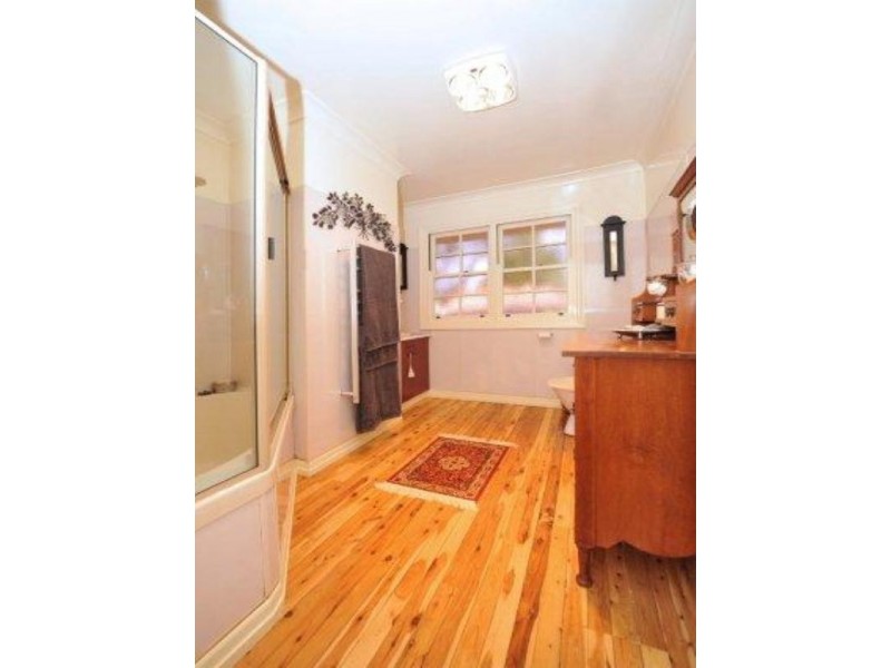 1 Curzon Street, Mount Lofty QLD 4350