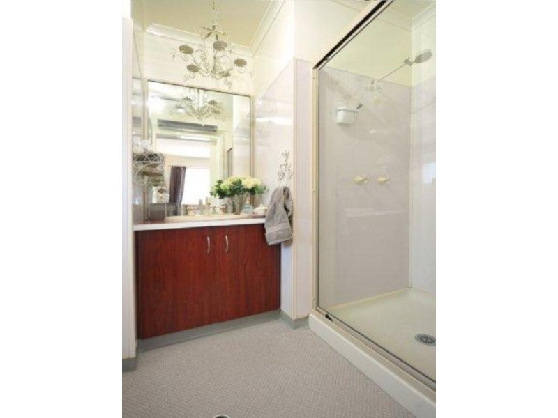 1 Curzon Street, Mount Lofty QLD 4350