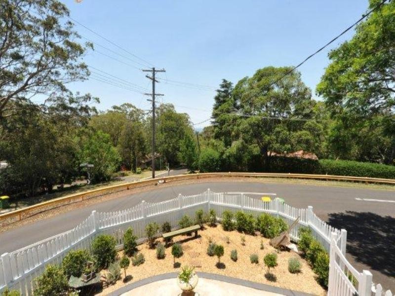 1 Curzon Street, Mount Lofty QLD 4350