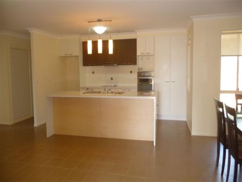 16 Honeyeater Drive, Highfields QLD 4352