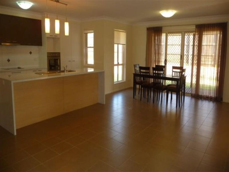 16 Honeyeater Drive, Highfields QLD 4352