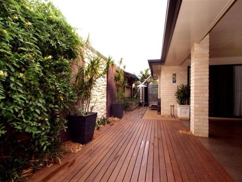 16 Banksdale Drive, Middle Ridge QLD 4350