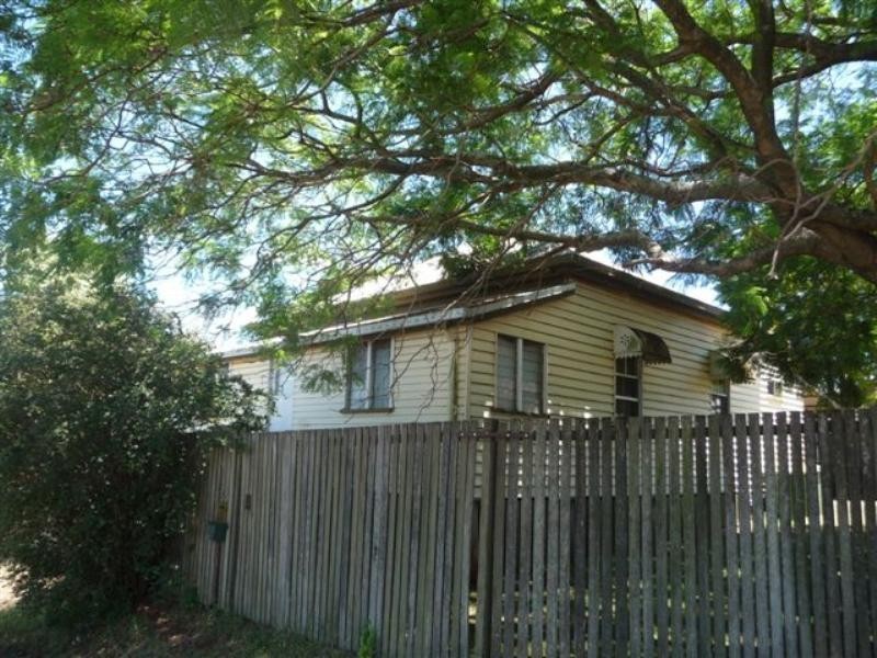 27 Kenilworth Street, North Toowoomba QLD 4350