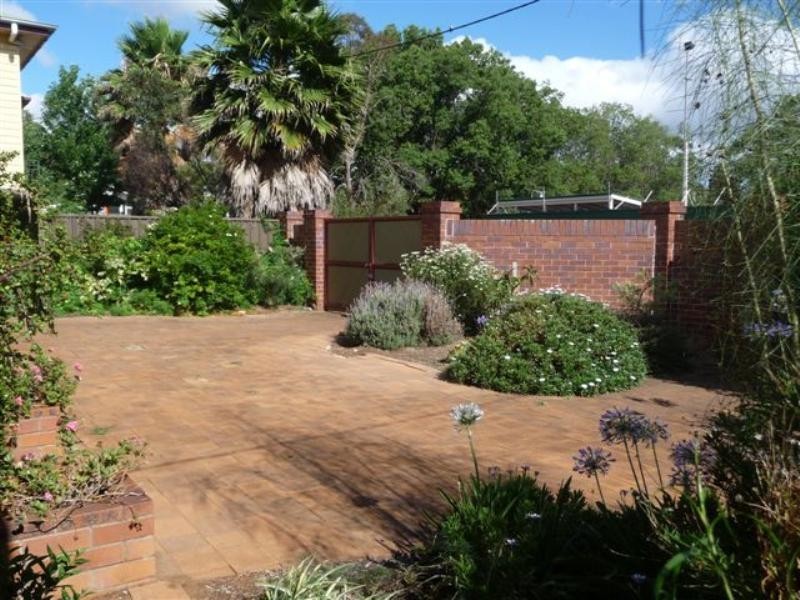 2a Gilbert Street, Toowoomba City QLD 4350