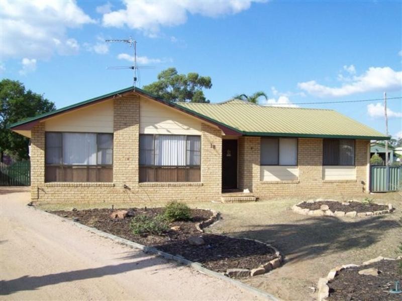 18 Federal Street, Oakey QLD 4401