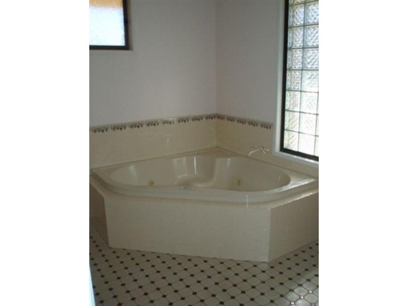 18 Federal Street, Oakey QLD 4401