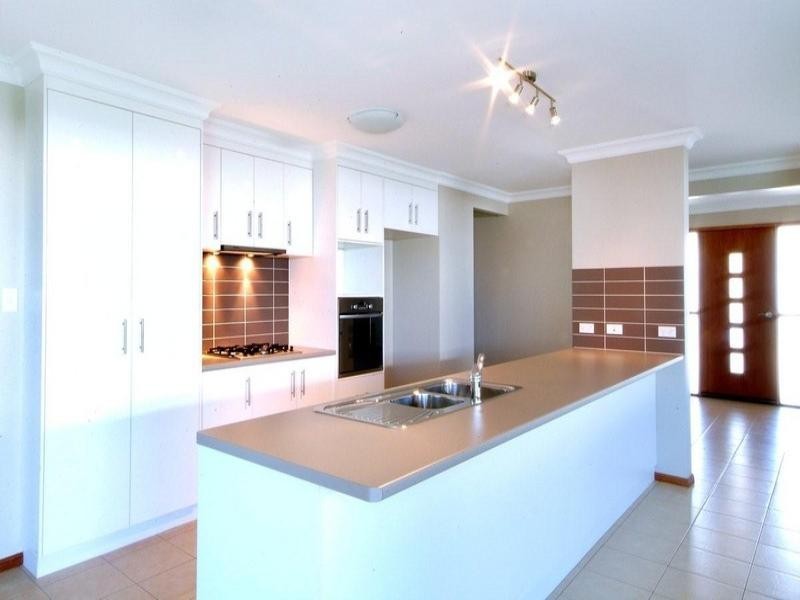22 Pugh Street, Middle Ridge QLD 4350