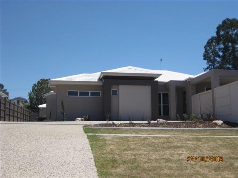 1/245 Mackenzie Street, Centenary Heights QLD 4350