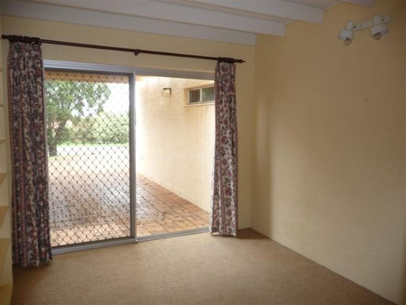 2/74 Platz Street, Darling Heights QLD 4350