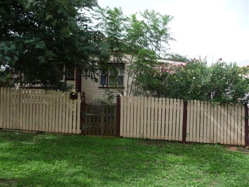 7 Peak Street, Harristown QLD 4350