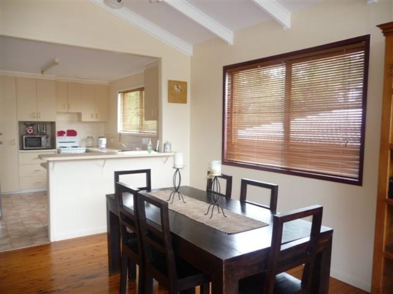 11 Ferguson Street, Mount Lofty QLD 4350