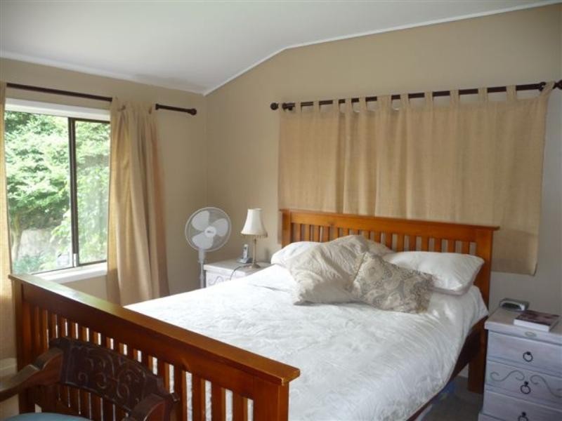 11 Ferguson Street, Mount Lofty QLD 4350