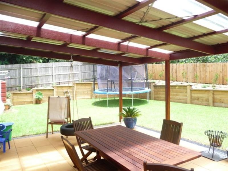 11 Ferguson Street, Mount Lofty QLD 4350