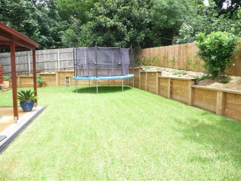 11 Ferguson Street, Mount Lofty QLD 4350