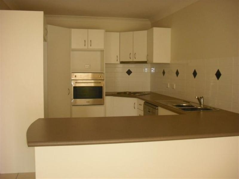 1/6 Winning Street, Glenvale QLD 4350