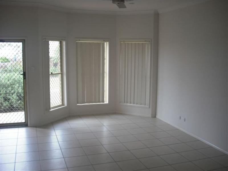 1/6 Winning Street, Glenvale QLD 4350